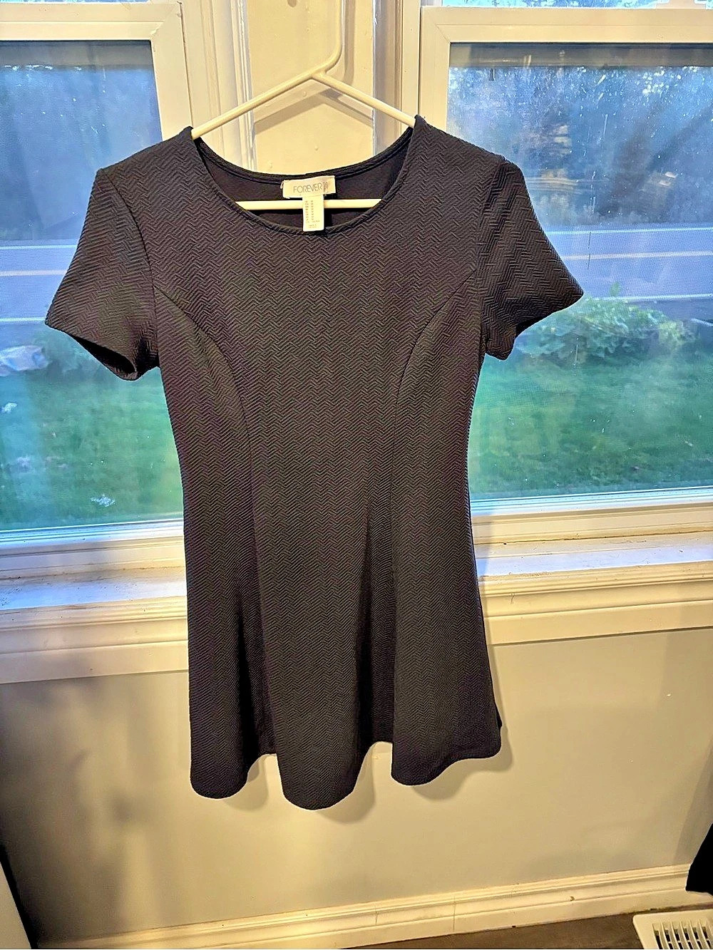 Forever 21 Textured Mini Dress in Black Size Medium Like New